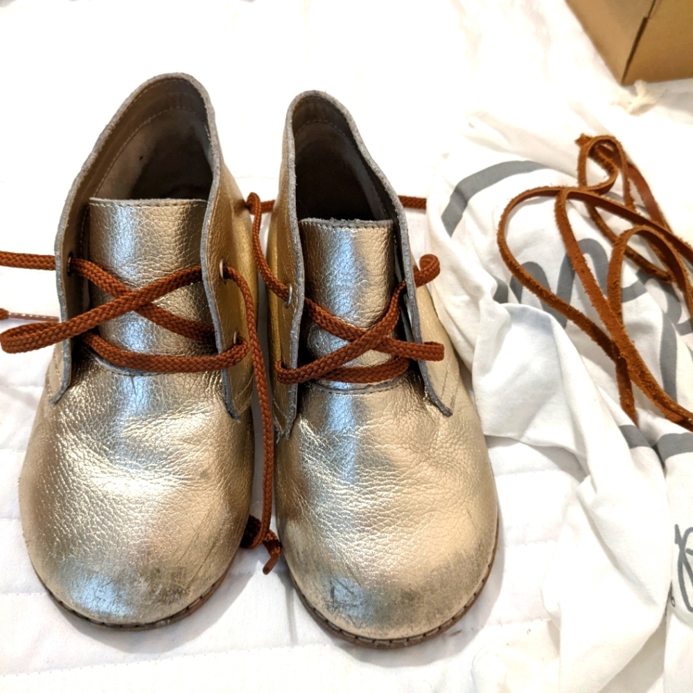 Mon petite hard sole Oxford white gold / platinum sz 9. GUC.